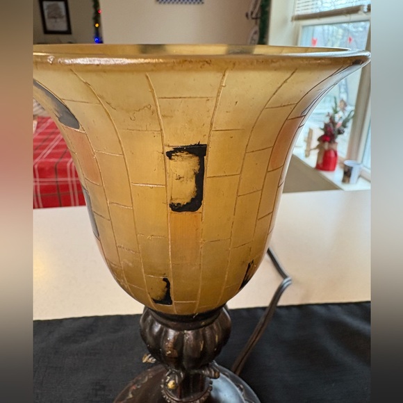 Vintage Ting Shen Mosaic Table Lamp With An Amber Shade and Bronze Metal Base - Picture 3 of 7